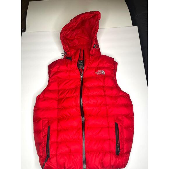 The North Face Summit Series Vest with a Hood - Picture 3 of 8